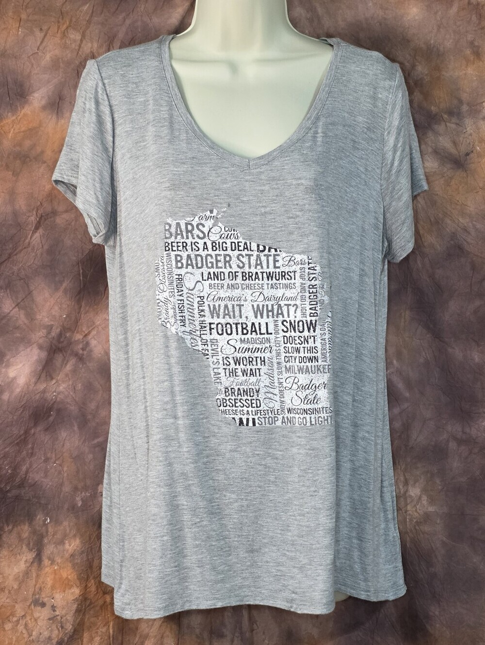 Maurices Graphic Tee Wisconsin State Gray White L